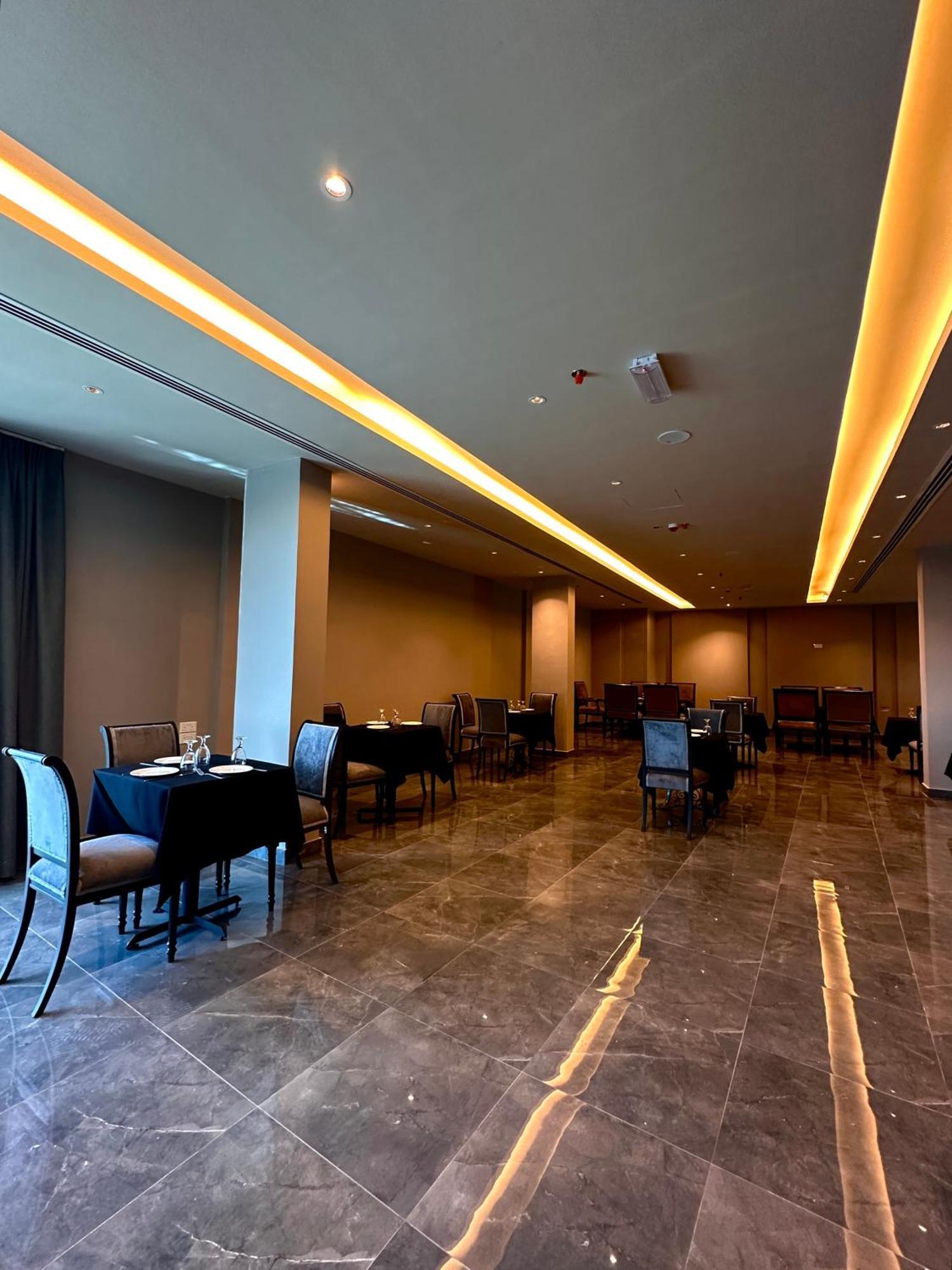 Mirador Hotel Manamah Buitenkant foto